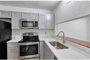 5208 VIA HACIENDA CIRCLE, ORLANDO, FL 32839 Sold 01/31/25