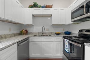 618 LAKELAND AVENUE, ORLANDO, FL 32805 Sold 04/17/25