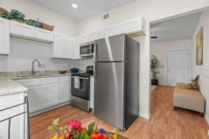 618 LAKELAND AVENUE, ORLANDO, FL 32805 Sold 04/17/25