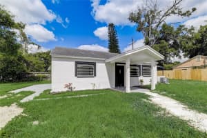 2600 CRYSTAL LAKE DRIVE, ORLANDO, FL 32806 - MLS#MFRO6212911