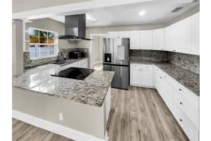2820 38TH AVENUE, ST PETERSBURG, FL 33713 Sold 04/16/25