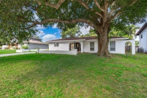 812 LAKE ELBERT COURT, WINTER HAVEN, FL 33881 Sold 09/30/24
