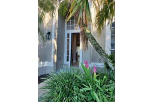 13733 BLUEWATER CIRCLE, ORLANDO, FL 32828 Sold 01/09/25