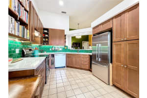2912 LAKE PINELOCH BOULEVARD, ORLANDO, FL 32806 Sold 11/18/24