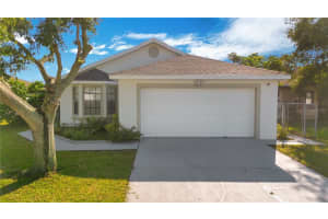 282 CHICAGO WOODS CIRCLE, ORLANDO, FL 32824 Sold 08/13/24