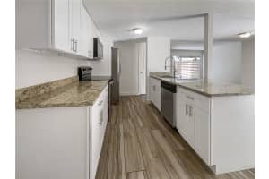 1052 LONGFELLOW CIRCLE, SARASOTA, FL 34243 - MLS#MFRO6224828