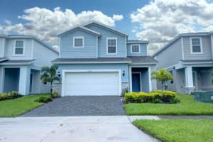 4063 Lana Ave, DAVENPORT