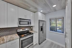 285 MISSION TRAIL, VENICE, FL 34285 Sold 09/10/24