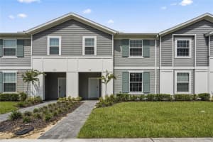 936 Paradise Dr, DAVENPORT