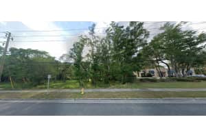 E E NEW YORK AVE AVE, DELAND, FL 32724 - MLS#MFRO6230388