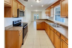 2124 LONGFELLOW COURT, ORLANDO, FL 32818 Sold 02/04/25
