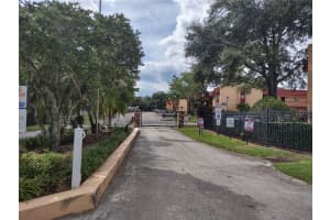 2860 N POWERS DRIVE, ORLANDO, FL 32818 - MLS#MFRO6232045