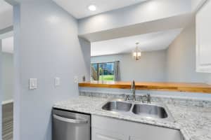 153 SCOTTSDALE SQUARE, WINTER PARK, FL 32792 Sold 09/23/24