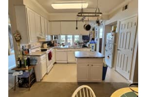 911 ORANGE AVENUE, ORLANDO, FL 32801 Sold 12/06/24