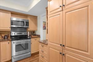 388 LAKEVIEW STREET, ORLANDO, FL 32804 Sold 04/08/25