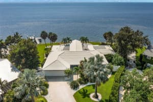 200 Colony Point Rd S, ST PETERSBURG