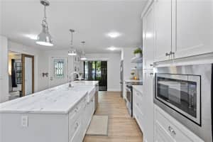 1055 KENSINGTON PARK DRIVE, ALTAMONTE SPRINGS, FL 32714 Sold 03/17/25