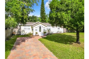 318 MAPLE AVENUE, SANFORD, FL 32771 Sold 10/18/24