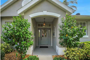 2120 PARK FOREST BOULEVARD, MOUNT DORA, FL 32757 Sold 11/01/24