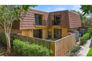 5302 BROOK COURT, ORLANDO, FL 32811 Sold 04/29/25