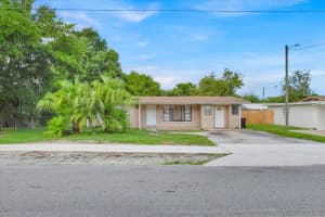 717 CRESTWOOD DRIVE, WINTER HAVEN, FL 33881 Sold 12/16/24