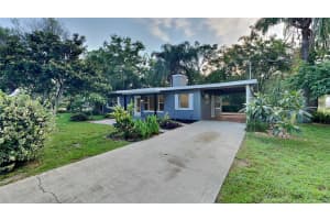 301 AVENUE E, CHULUOTA, FL 32766 Sold 11/08/24