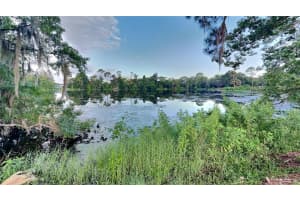 301 AVENUE E, CHULUOTA, FL 32766 Sold 11/08/24