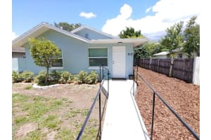 212 CENTRAL AVENUE, HOWEY IN THE HILLS, FL 34737 Sold 02/14/25
