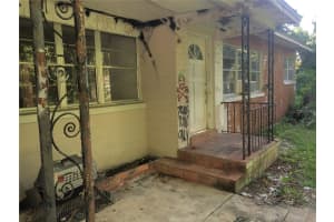 722 CARLSON DRIVE, ORLANDO, FL 32804 Sold 03/28/25