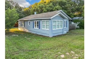 1628 S Grove St, EUSTIS