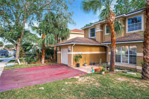 2715 EMERSON LANE, KISSIMMEE, FL 34743 Sold 02/21/25