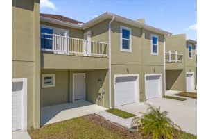 454 Lake Shore Pkwy, DAVENPORT