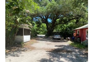 780 Snow Hill Rd Geneva, FL 32732 - Off Market