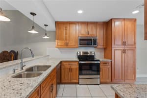 7669 SUNDIAL LANE, ORLANDO, FL 32819 Sold 11/21/24