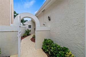 6 WINDSOR LANE, PALM BEACH GARDENS, FL 33418 Sold 03/10/25