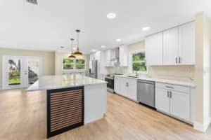 2255 17TH AVENUE, VERO BEACH, FL 32962 Sold 12/05/24