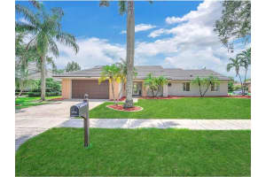 10460 16TH PLACE, DAVIE, FL 33324 Sold 03/15/25