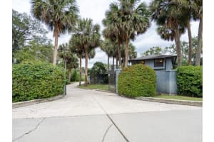 1 OLD GROVE LANE, ALTAMONTE SPRINGS, FL 32701 Sold 02/14/25