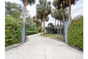 1 OLD GROVE LANE, ALTAMONTE SPRINGS, FL 32701 Sold 02/14/25