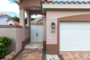 359 PINDO PALM DRIVE, NAPLES, FL 34104 Sold 02/28/25