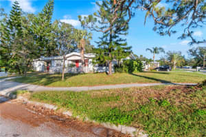 2695 EAST AVENUE, SARASOTA, FL 34239 - MLS#MFRO6263616