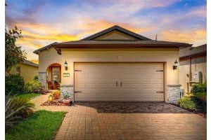 541 Cantabria Dr, DAVENPORT