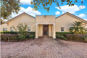 995 DAVID WALKER DRIVE, TAVARES, FL 32778 Sold 03/03/25