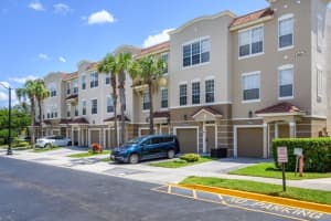 8001 Cool Breeze Dr #121, ORLANDO