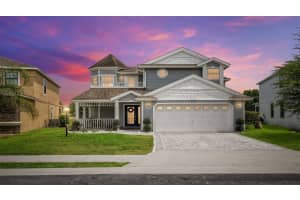 2377 Victoria Dr, DAVENPORT
