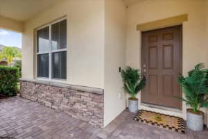 2811 CARTER GROVE LANE, KISSIMMEE, FL 34741 Sold 04/08/25