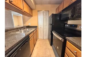 803 LAKE HAVEN SQUARE, BRANDON, FL 33511 Sold 05/05/25