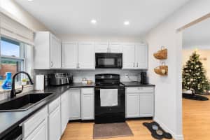 112 PINEAPPLE COURT, LONGWOOD, FL 32750 Sold 04/29/25