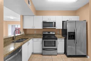 533 VILLA DEL SOL CIRCLE, ORLANDO, FL 32824 Sold 04/04/25