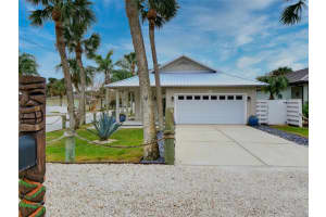 821 1ST AVENUE, NEW SMYRNA BEACH, FL 32169 - MLS#MFRO6268871